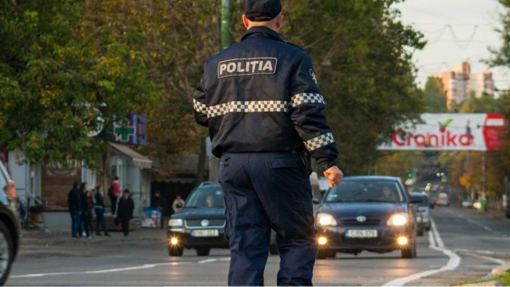 De astăzi, șoferii sunt obligați să circule cu faza scurtă a farurilor și pe timp de zi